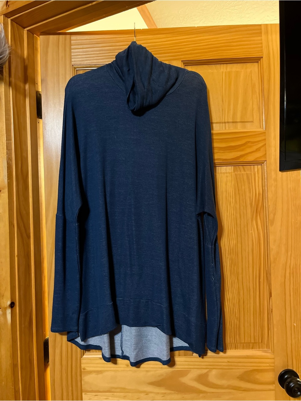 Women’s Lightweight turtleneck Tunic Sweater - Navy